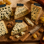 cheese blue cheese variétés sur planche bois